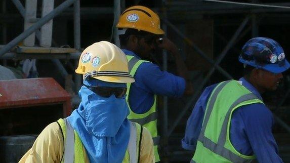 Migrant workers at a construction site in Qatar (3 October 2013)