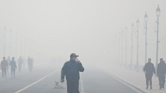 A view of Smoggy morning due to Air Pollution, at Kartavya Path, during early morning hours, on November 17, 2024 in New Delhi, India.