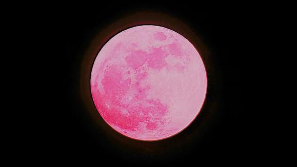Strawberry Moon photographed in India in 2021.