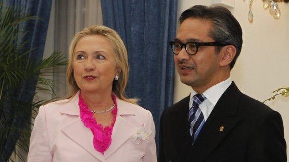 US Secretary of State Hillary Clinton and Indonesian Foreign Minister Marty Natalegawa in Jakarta (3 Sept 2012)