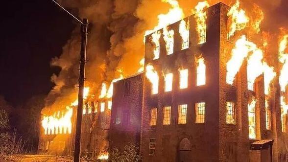 Large fire at Hermitage Mill, in Mansfield, Nottinghamshire, on 28 March 2022