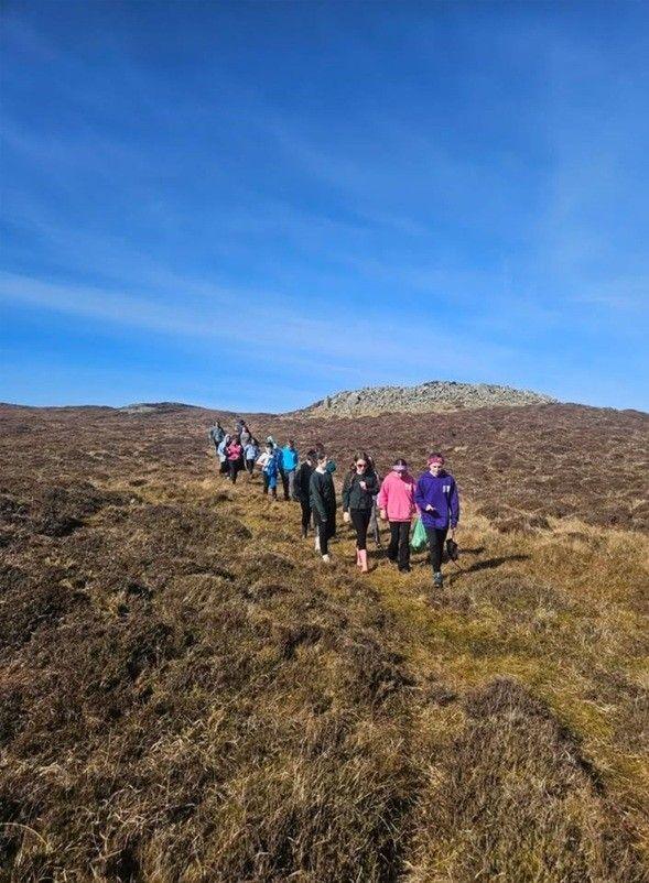 Clann-sgoile aig Dùn Bharpa