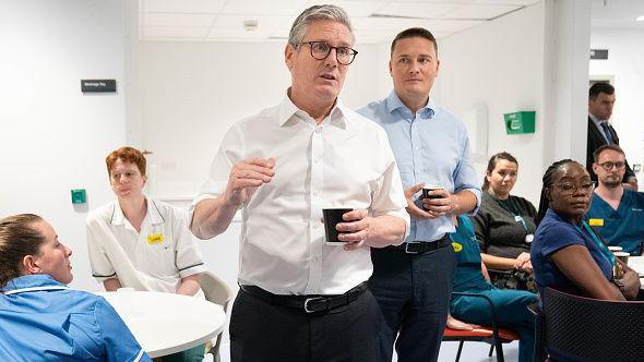 Sir Keir Starmer and Wes Streeting addressing NHS staff at University College London Hospital