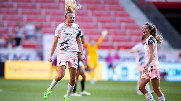 Claire Emslie of Angel City FC celebrates