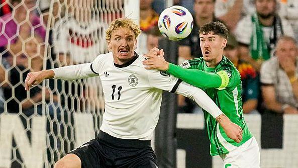  Nick Woltemade and Trai Hume keep their eyes on the ball
