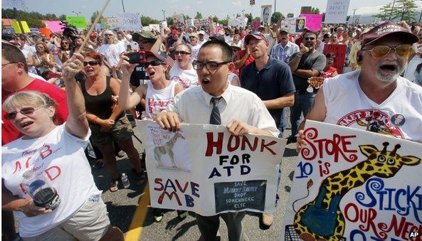 Market Basket protestors