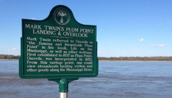 Mark Twain sign on Mississippi river