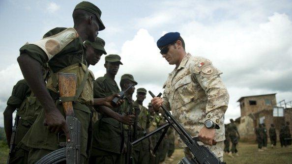 An EU training officer with Somali troops at a military academy in Uganda, May 2012