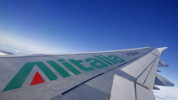 A picture of an Alitalia airplane wing