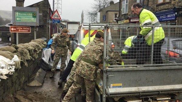 Army helping prepare for flooding in Mytholmroyd on 26 Jan