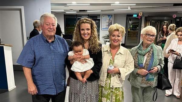 Elinor, Ela a'i rhieni 
