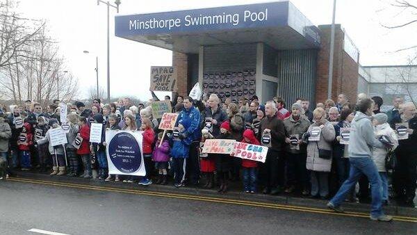 Minsthorpe swimming pool demonstration