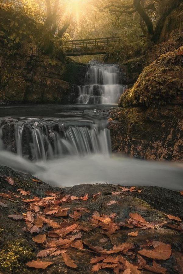 Rhaeadr Sychryd yn ardal Castell-nedd