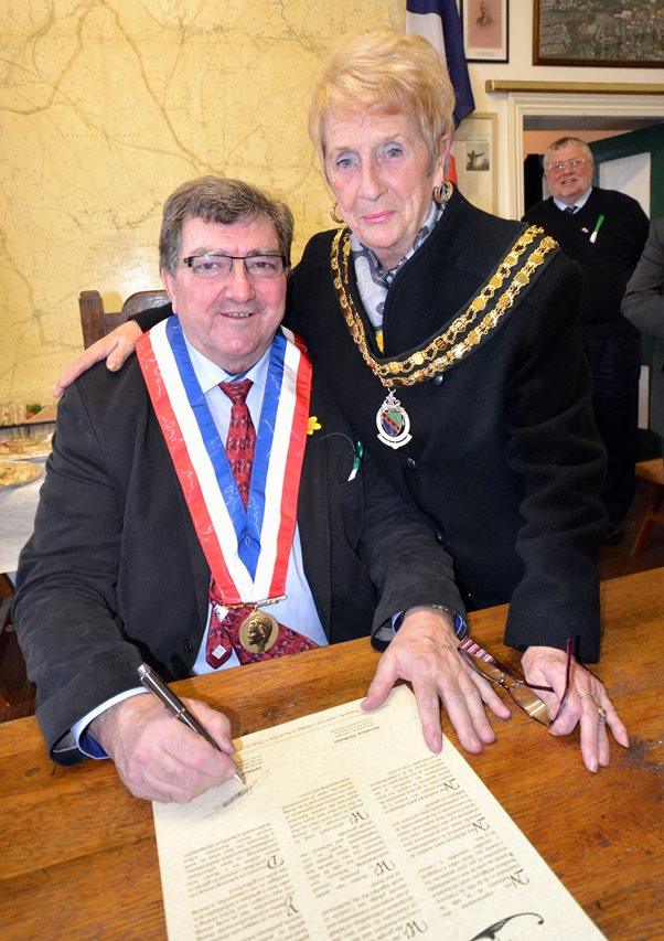 Mayor Gerard Leheureux and Cllr Veronica Nicholas signed a Charter of Friendship