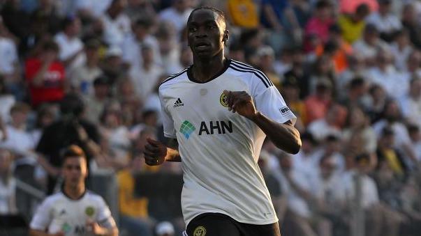 Tola Showunmi in action for Pittsburgh Riverhounds