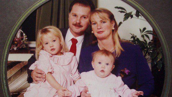 A family photo of Peter, Gaye and Kiri and her sister as young children