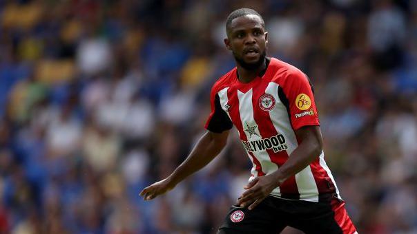 Frank Onyeka in action for Brentford