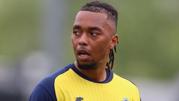 Tahvon Campbell playing in the yellow and blue of Solihull Moors