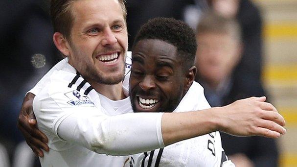 Gylfi Sigurdsson celebrates his eighth of the season