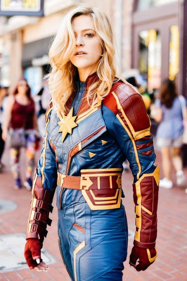 Captain-Marvel-costume.