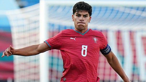 Mateus Fernandes on Portugal Under-21 duty in June