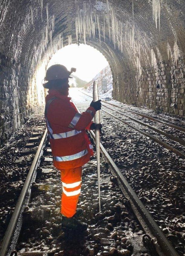 Several days of sub-zero temperatures have caused icicles up to 1.5m long to form in tunnels