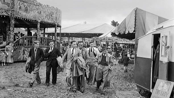Bechgyn yn gadael Ffair Glamai Y Bala, Mai 1952