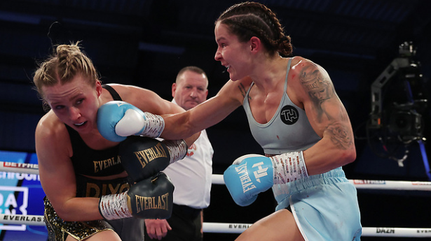 Terri Harper lands a right hand on Rhiannon Dixon