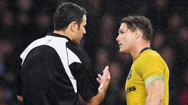 Ref Ben O'Keeffe talks to Australia captain Michael Hooper