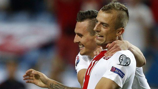 Poland's Kamil Grosicki and Arkadiusz Milik celebrate