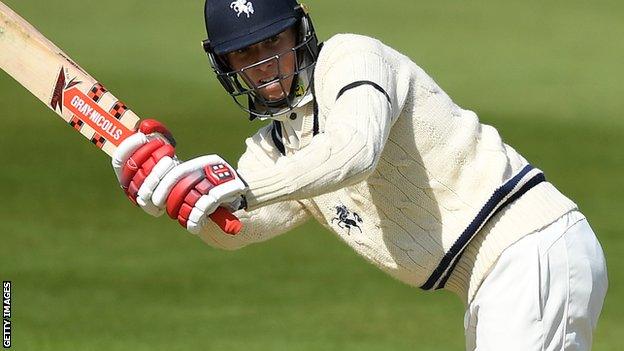 Zak Crawley batting for Kent