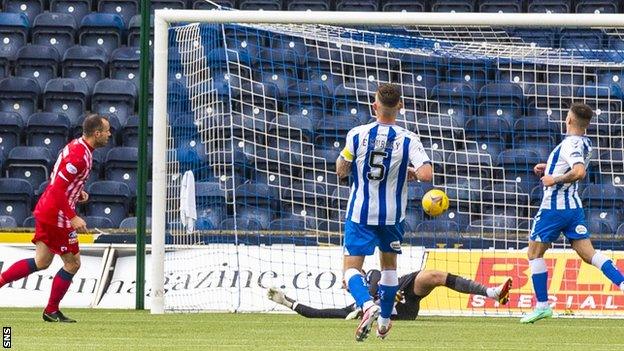 Raith's Matej Poplatnik makes it 3-1