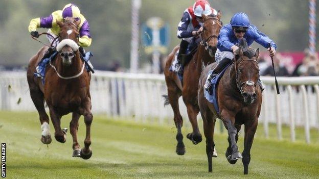 Harry Angel wins at York