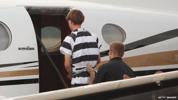 Dylann Roof boards a flight back to Charleston 18 June 2015