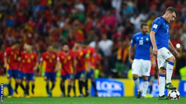 Spain celebrate scoring in their World Cup qualifying victory over Italy in Madrid