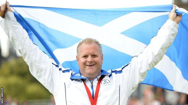 Darren Burnett celebrates his medal success at Glasgow 2014