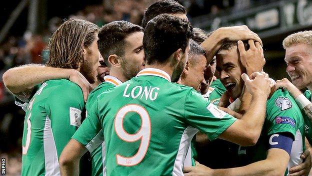 Republic of Ireland players run to congratulate goalscorer Seamus Coleman