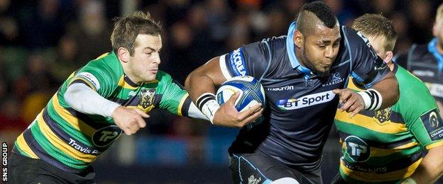 Taqele Naiyaravoro in action for Glasgow Warriors