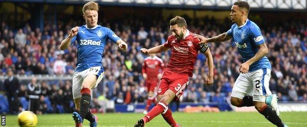 Graeme Shinnie scores