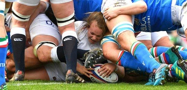 Lark Davies scored England's second try