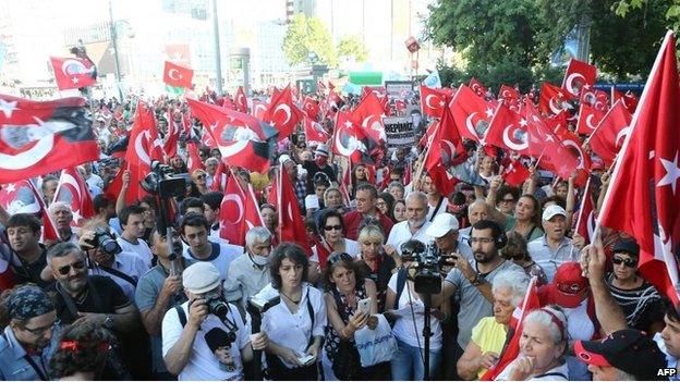 A crowd with Turkish flags