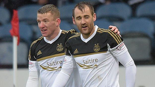 Jonny Hayes and Niall McGinn celebrate with Aberdeen