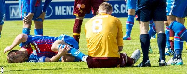 Caley Thistle's Gary Warren and Motherwell's Stephen Pearson are injured