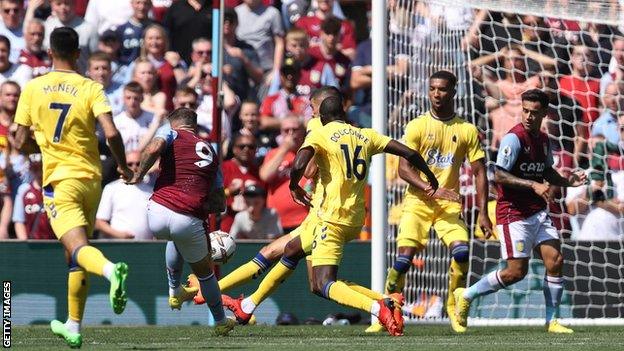 Danny Ings scores against Everton