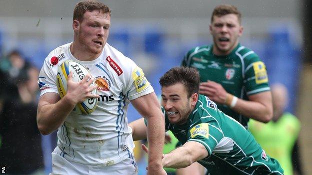 Sam Simmonds surges past a London Irish player to score