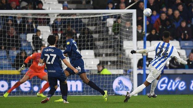 Steve Mounie scores the winner for Huddersfield