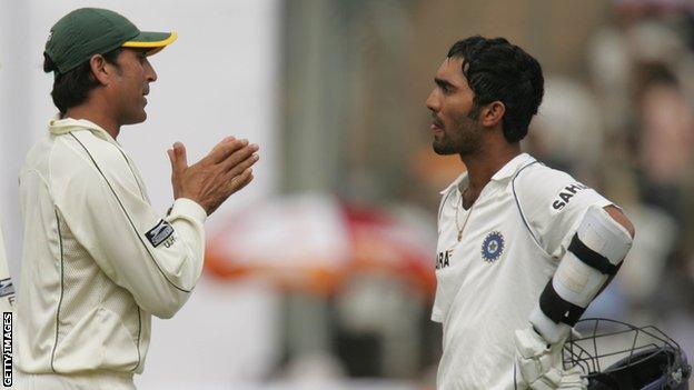 Pakistan's Younus Khan and Dinesh Karthik of India