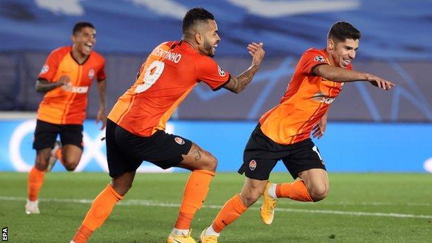 Shakhtar Donetsk celebrate a goal