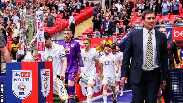 Nigel Clough leading his Mansfield side out at Wembley