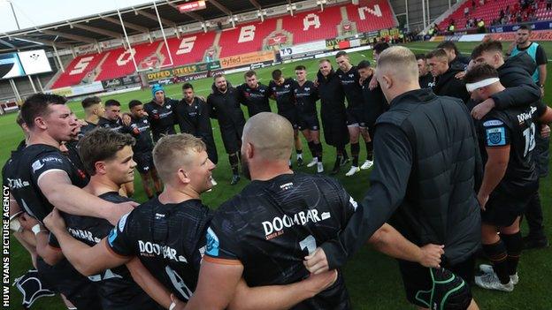 Ospreys players in a huddle after an opening 23-23 draw against Scarlets in the United Rugby Championship